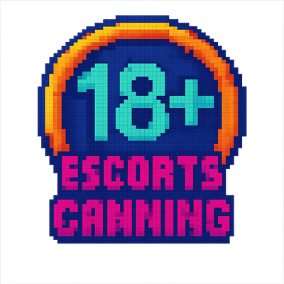 Pareja sonriendo antes de una cita reservada